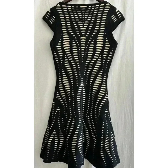 GOLD LABEL WOW COUTURE Dress sz M A-line Bodycon Black Beige Cocktail Textured - Picture 3 of 3